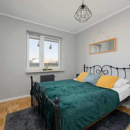 Apartment Cozy With Balcony Close To The Airport In By Renters Warschau