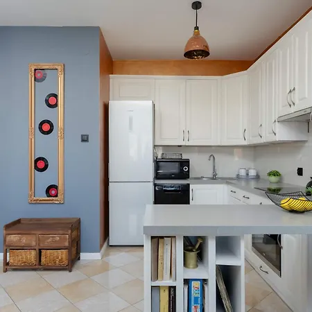 Cozy With Balcony Close To The Airport In By Renters Lägenhet Warszawa