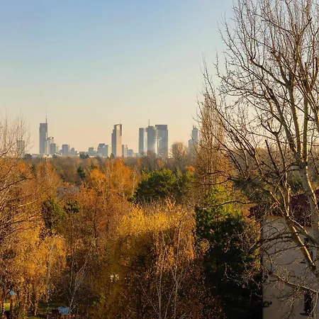 Cozy With Balcony Close To The Airport In By Renters *