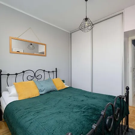 Cozy With Balcony Close To The Airport In By Renters Varšava