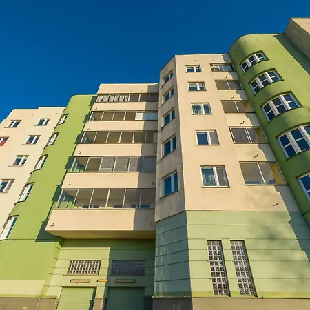 Lägenhet Cozy With Balcony Close To The Airport In By Renters *