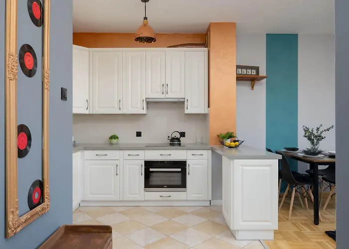 Cozy With Balcony Close To The Airport In By Renters Apartment Warsaw