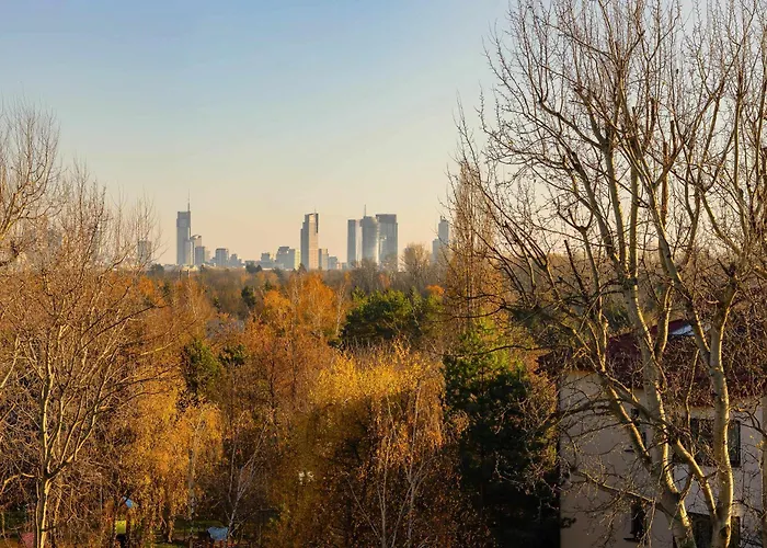 Cozy With Balcony Close To The Airport In By Renters *
