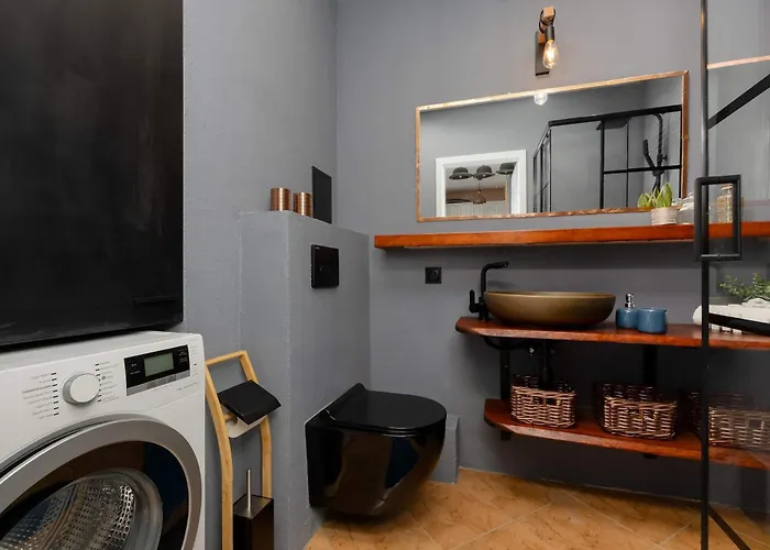 Cozy With Balcony Close To The Airport In By Renters * Warsaw