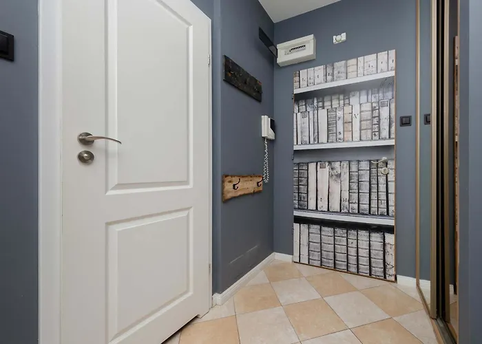 Cozy With Balcony Close To The Airport In By Renters * Warsaw