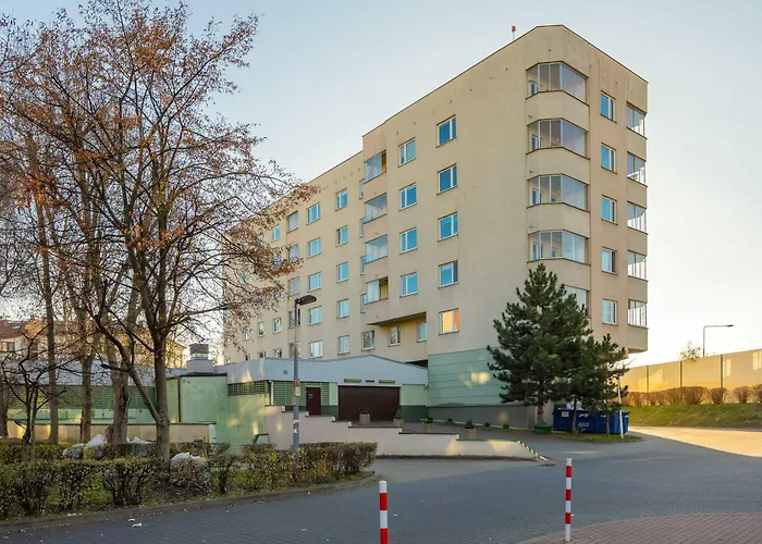 Cozy With Balcony Close To The Airport In By Renters Apartment Warsaw