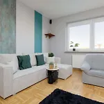 Cozy With Balcony Close To The Airport In By Renters *