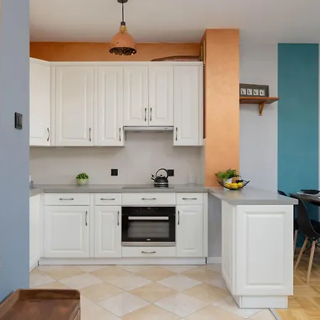 Cozy With Balcony Close To The Airport In By Renters Lägenhet Warszawa