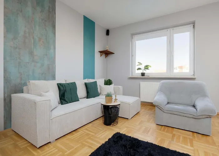 Cozy With Balcony Close To The Airport In By Renters *