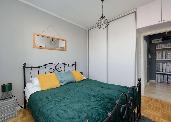 Cozy With Balcony Close To The Airport In By Renters Warsaw